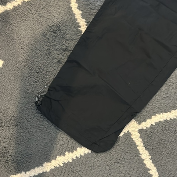 Old Navy Adjustable Quick Dry Cargo Pants - Picture 3 of 8